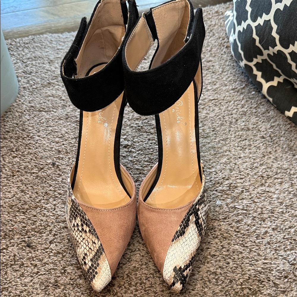 Brand new snake print and suede heels size 40 8.5